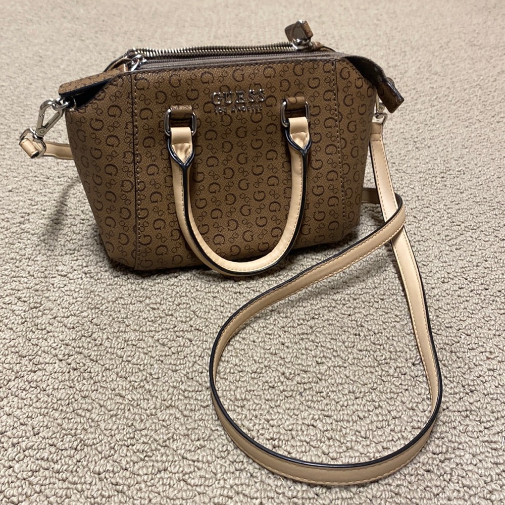 Guess crossbody purse